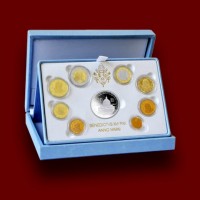 Zbirka evrokovancev s srebrnikom l.2012 / Euro Coin Set with Silver Coin **